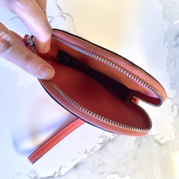 Coach Limited Edition Pink Heart Valentine Wristlet - Picture 5 of 8